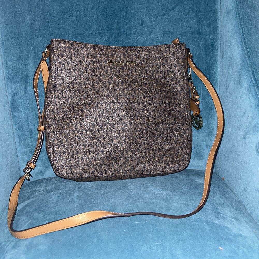 Michael Kors Jet Set Brown Signature Coated Canvas Crossbody Bag Do0425wxde